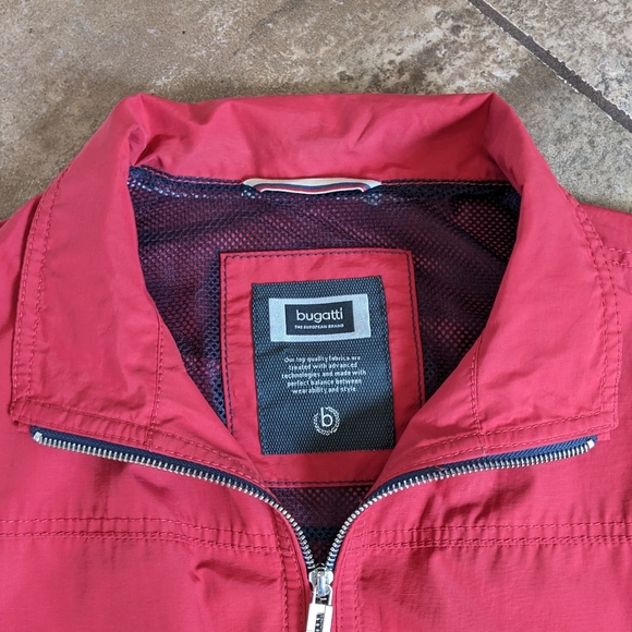 Bugatti Mens Sporty Windbreaker Jacket Size 40R( M-L) Red with Blue Trim - Picture 4 of 16